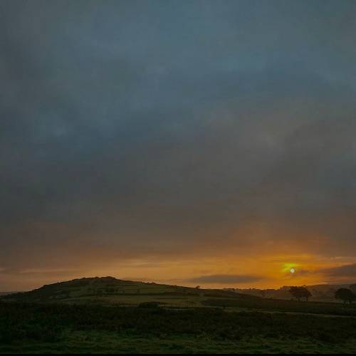  میدونم رفتیو تمومه هرچی بود نمیشه باز باور من که تو رفتی چه زود